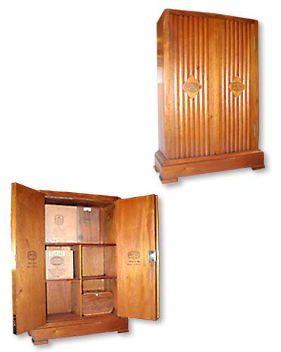 Benson and Hedges cabinet De Luxe, 1950s, (code 112)