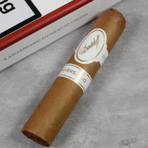 Davidoff Aniversario Entreacto Cigar - Pack of 4 (End of Line)