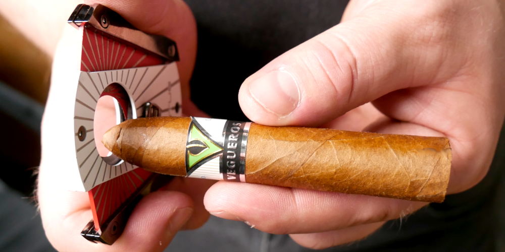 Close-up cut of Vegueros Mananitas cigar