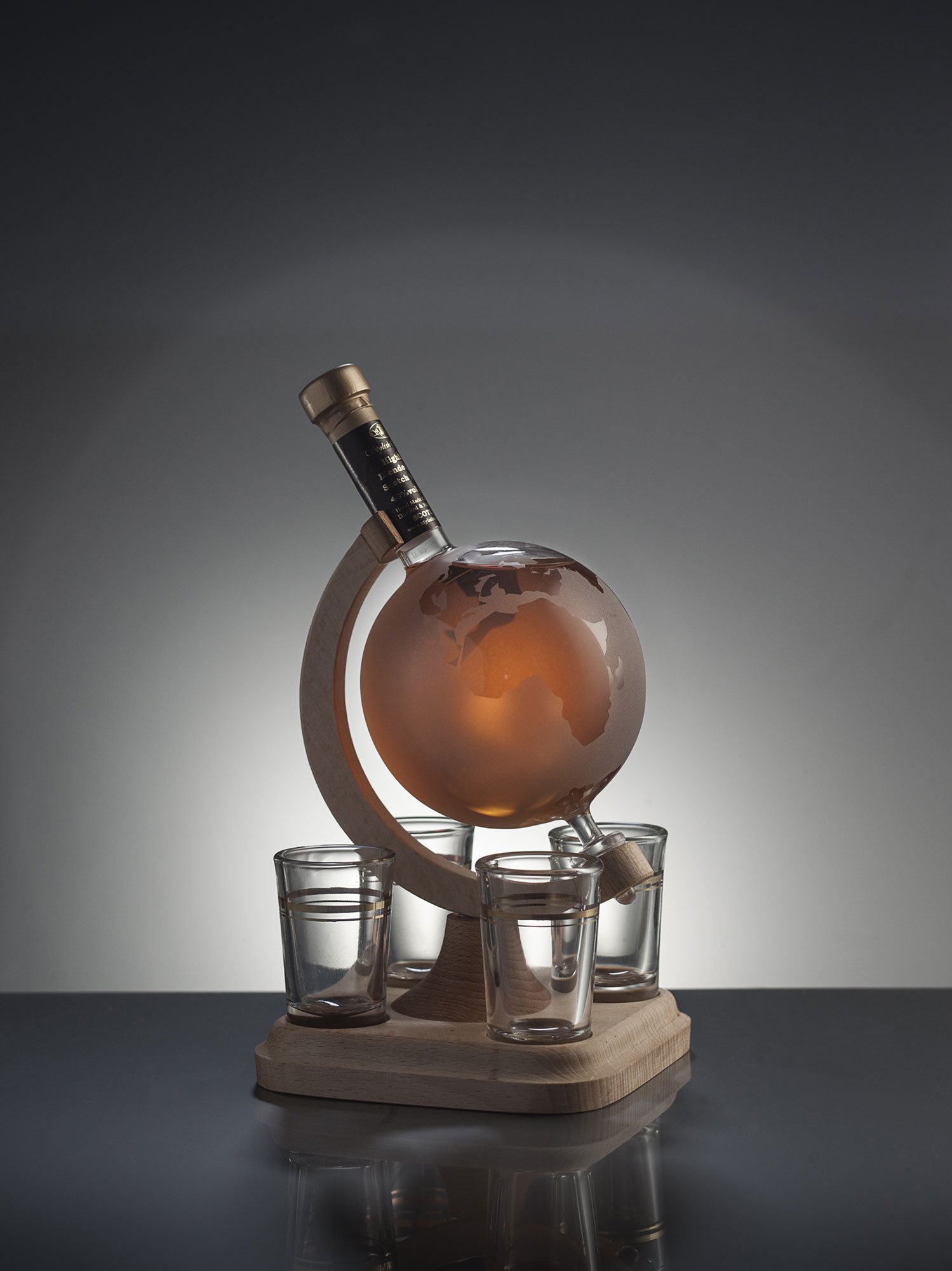 Frosted Glass Globe Whisky Decanter With 4 Shot Glasses