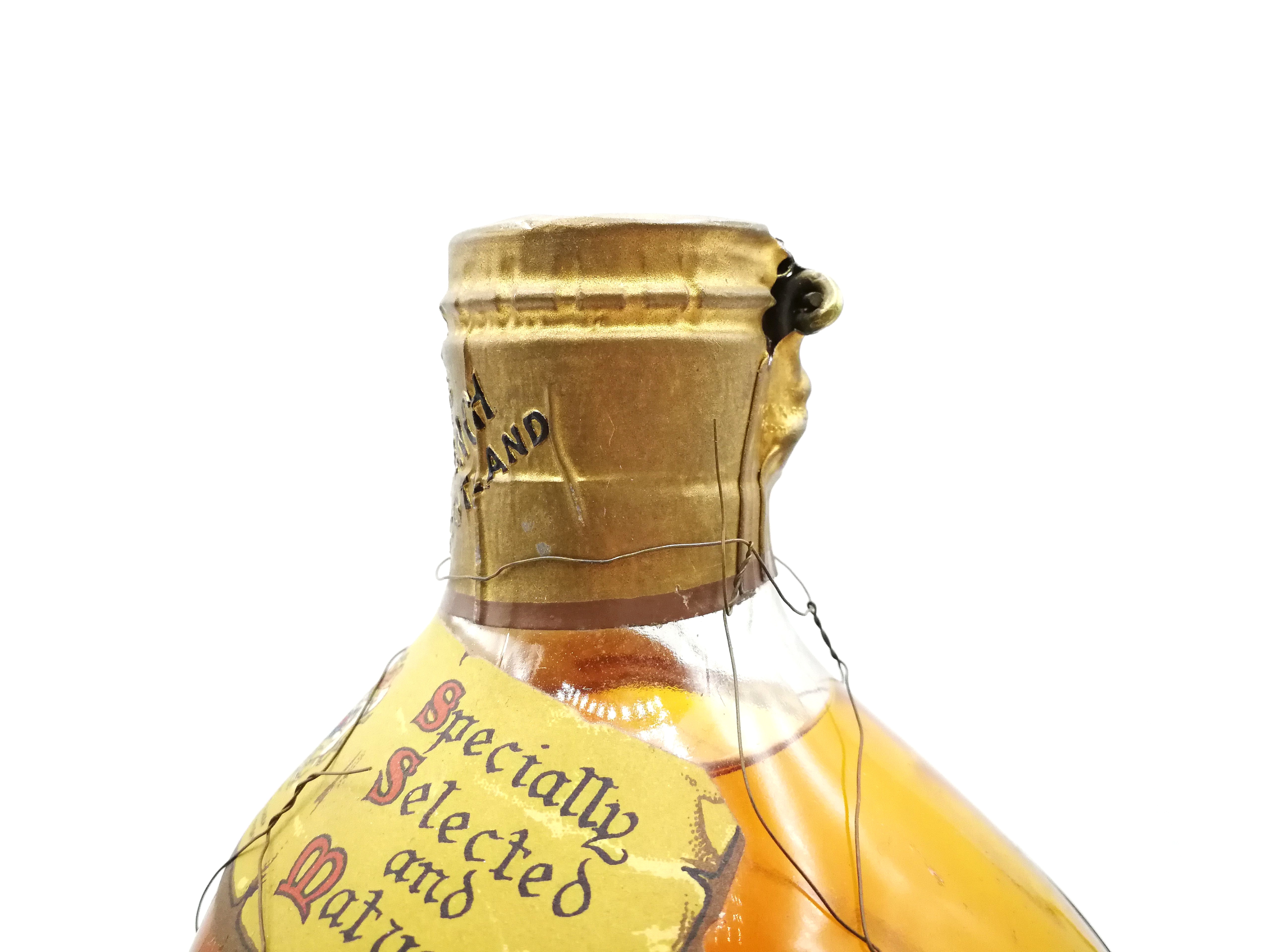 John Haig & Co. Dimple Spring Cap - 26 2/3 FL OZ 70 Proof