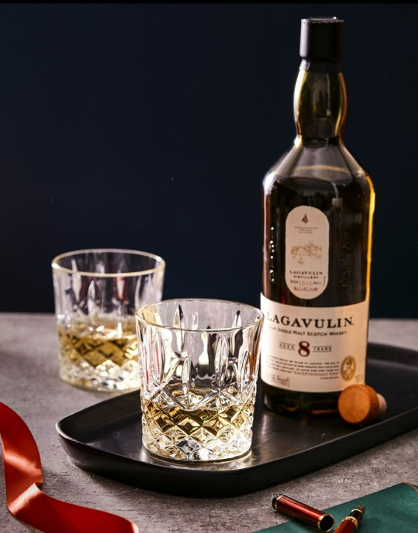 Lagavulin 8 Year Old - 48% 70cl