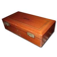 Cigar cabinet with dedication to JA Duarte Obsequio de Urtia ONE Cigar cabinet with dedication to JA Duarte Obsequio de Urtia ONE