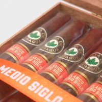 Joya de Nicaragua Clasico Medio Seleccion B Cigar - Box of 25