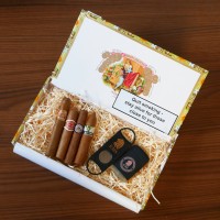 Cuban Beginners Gift Box Sampler - 4 Cigars & Accessories