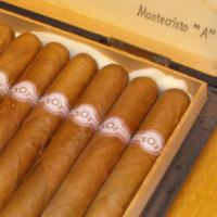 Montecristo A cabinet of 25 brown box mid 1980's