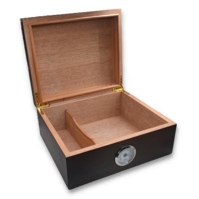 Sikarlan Walnut Humidor - Chrome Dial - 50 Cigar Capacity