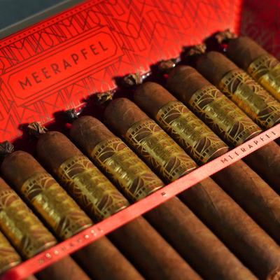 Meerapfel Richard Master Blend Limited Edition Double Robusto Cigar - Box of 10