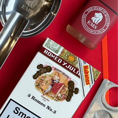 Romeo y Julieta - The Essential Set (Cigars, Cutter, Lighter & Ashtray)