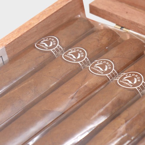 Padron 3000 Series Toro Cigar - Box of 26