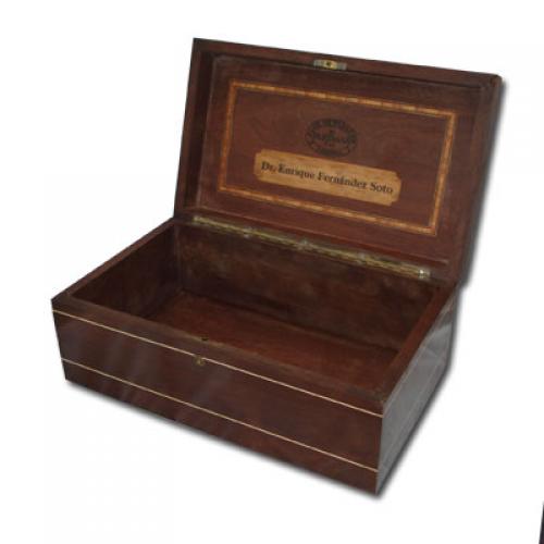 Dr Enrique Fernandez Soto Partagas pre Embargo cabinet  (210)