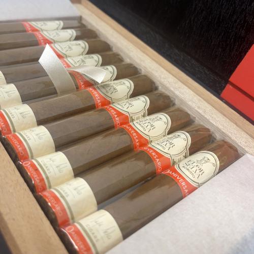 Flor De Selva Aniversario No. 20 Robusto Cigar - Box of 20