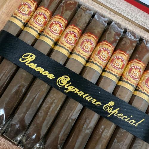Arturo Fuente Gran Reserva Hemingway Signature Cigars - Box of 10