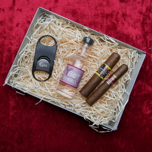 The Christmas Spirit Gift Box Sampler - 2 Cigars, Cutter and 5cl Miniature