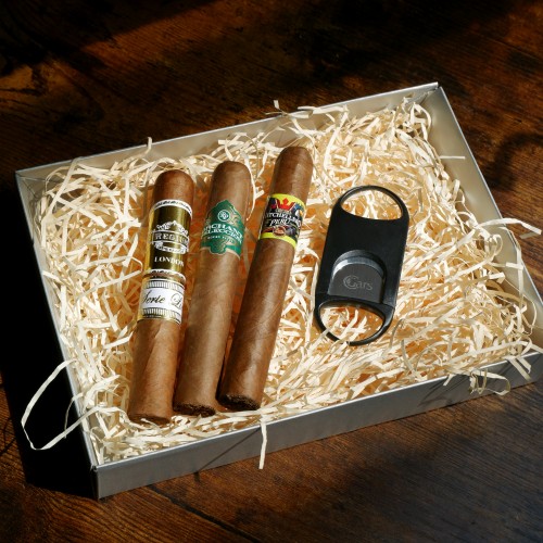 A Cut Above the Rest Fathers Day Gift Sampler - 3 Cigars, Cutter and Card