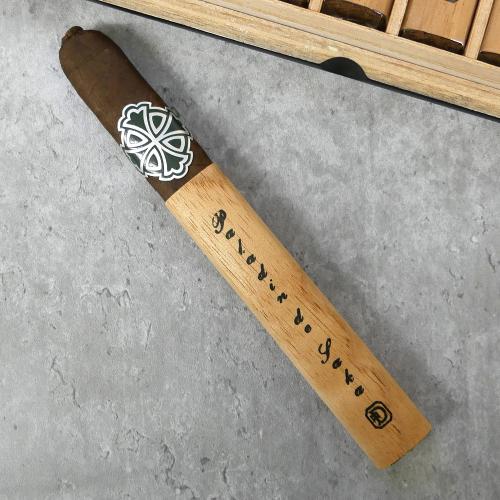 Dunbarton Tobacco & Trust Sin Compromiso Paladin de Saka Cigar - Box of 13