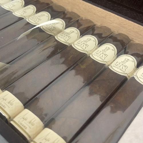 Flor De Selva Maduro Grand Presse Cigar - Box of 20