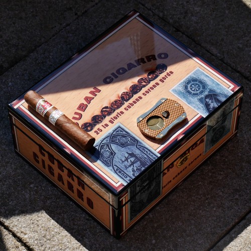 Cigarro Lockable High Polish Humidor - 40 Cigar Capacity
