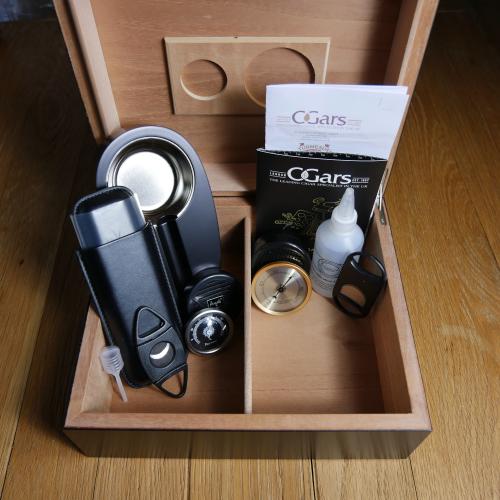 Angelo Black Humidor with Gift Set - 30 Cigar Capacity