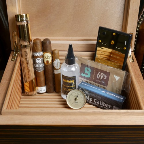 Humidor Favourites Compendium Sampler - 3 Cigars, Humidor and Accessories