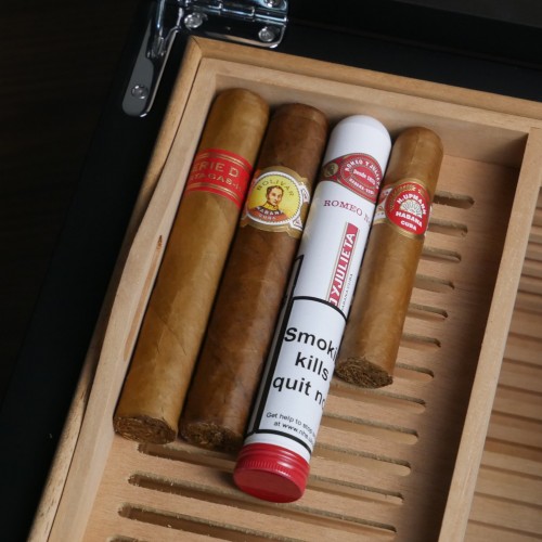 Luxury Compendium Sampler - 4 Cigars, Humidor and Accessories