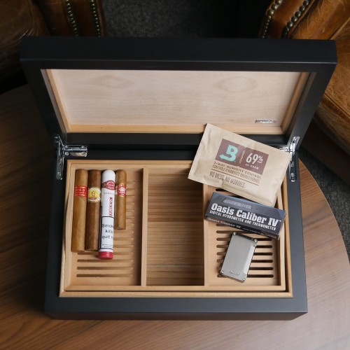 Luxury Compendium Sampler - 4 Cigars, Humidor and Accessories