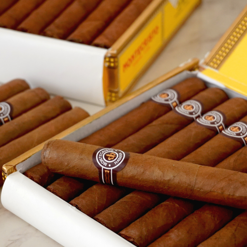JANUARY SALE - Montecristo No. 4 Cigar - Box of 10