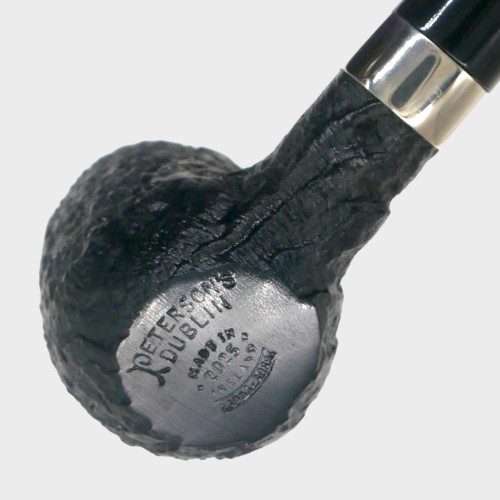 Peterson Churchwarden Sandblasted Barrel Fishtail Pipe (PEC255)