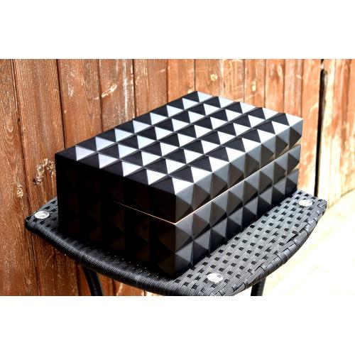 Colibri Quasar Humidor - Matte Black - 150-175 Capacity