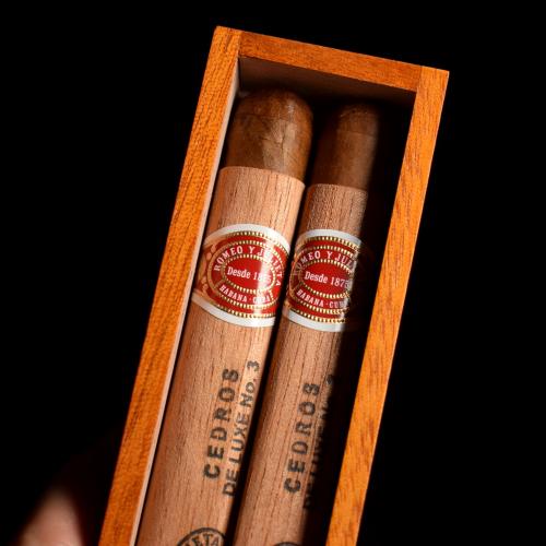 Romeo y Julieta Cedros de Luxe No. 3 Cuban Gift Box - 2 Cigars