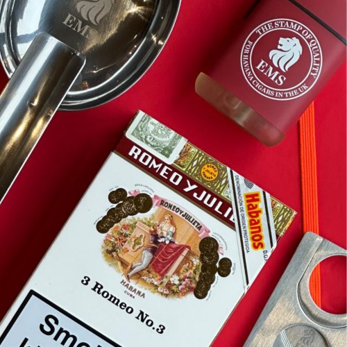 Romeo y Julieta - The Essential Set (Cigars, Cutter, Lighter & Ashtray)