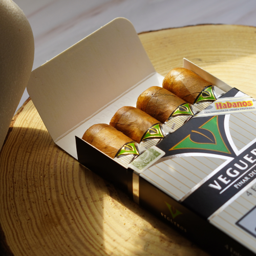 Vegueros Entretiempos Cigar - Pack of 4