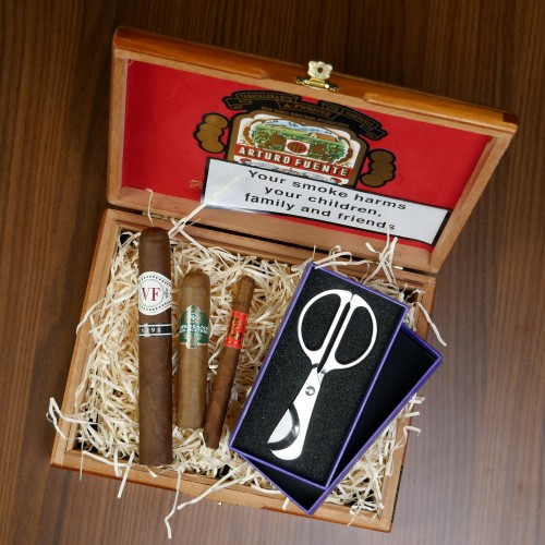 Cigar and Accessory Favourites Gift Box Sampler - 3 Cigars with Cutter