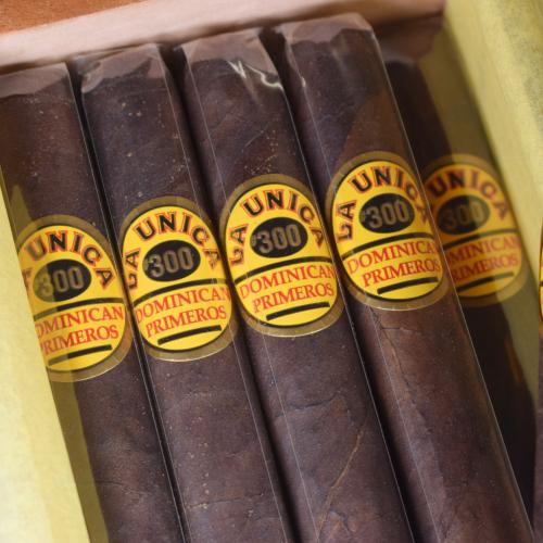 La Unica No. 300 Maduro Cigar - Box of 20