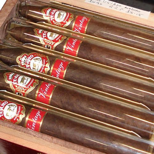 Te-Amo Aniversario Piramides Tubed Cigar - Box of 15