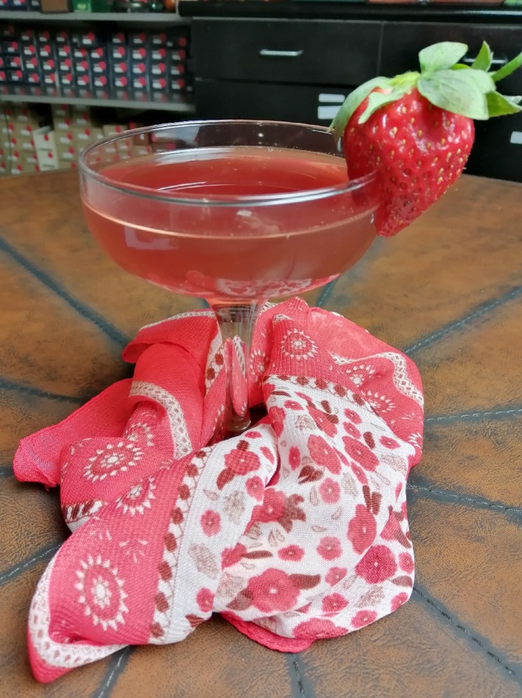 The Perfect Strawberry & Whisky Lemonade The Cigar Library