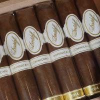 Davidoff Dominicana Short Robusto Cigar - Box of 10 (End of Line)