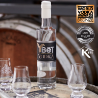 Y B&#274;T The Beet Welsh Vodka - 43% 70cl