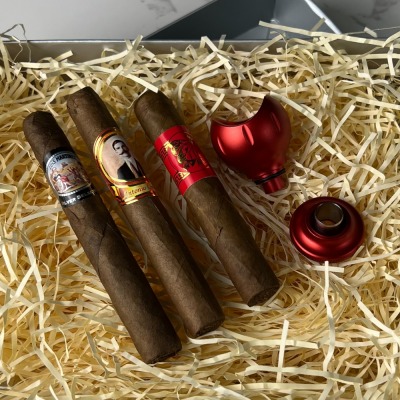 Tres Petit Gift Box Sampler - 3 Cigars & Accessories