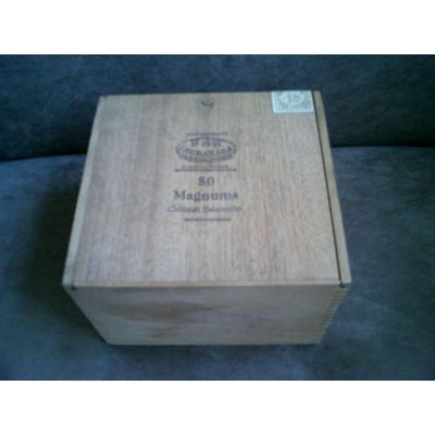 Por Larranaga Magnums 50s - part of the Ming Collection