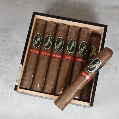 Davidoff Yamasa Robusto Cigar - Box of 12