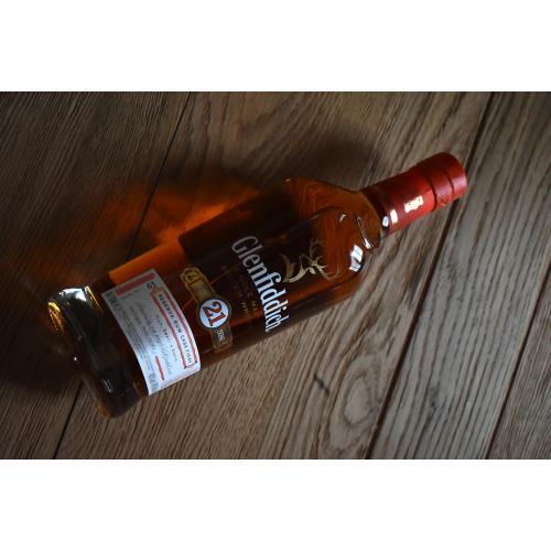 Glenfiddich 21 year old Reserva Rum Cask Finish & 2 Complimentary Glasses - 40% 70cl