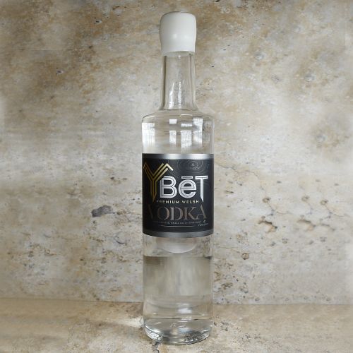 Y B&#274;T The Beet Welsh Vodka - 43% 70cl